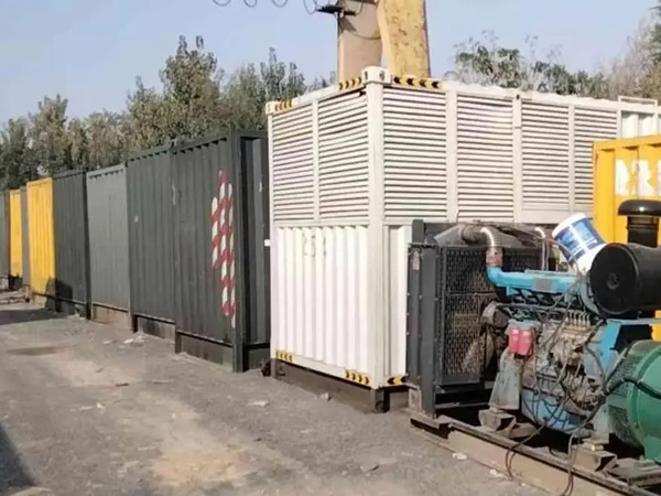 新疆200KW柴油发电机机组每小时油耗是多少？